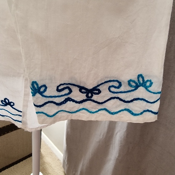 Embroidered Top White/Blue, Long sleeve, size S, 100% Cotton - Picture 2 of 5